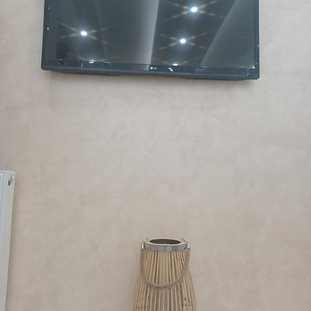 Cozy Renovated Apartment Атина Стая снимка