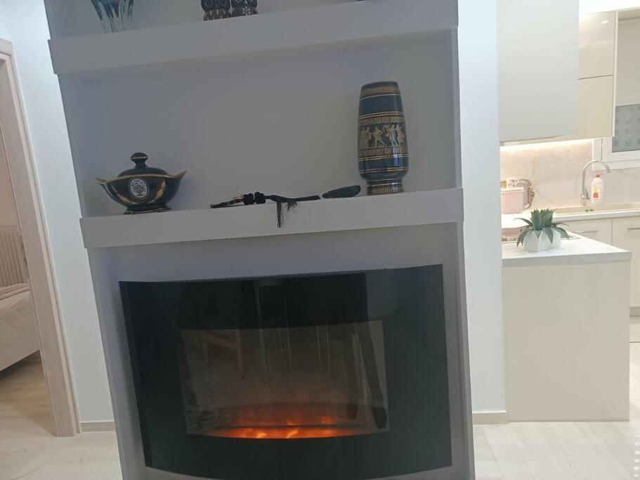 Cozy Renovated Apartment Атина Екстериор снимка